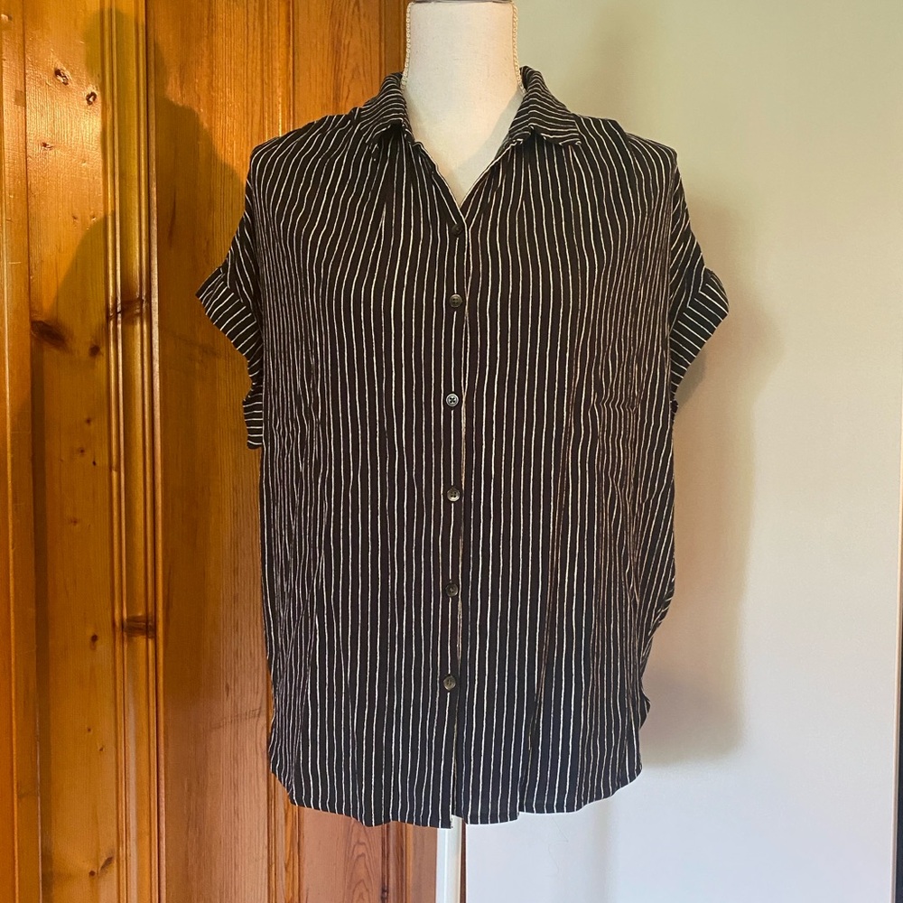 Madewell Black and White Casual Button Down Shirt